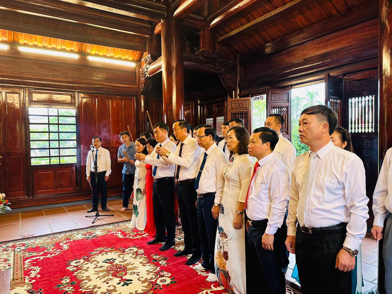 Yen Bai delegation commemorates Uncle Ho