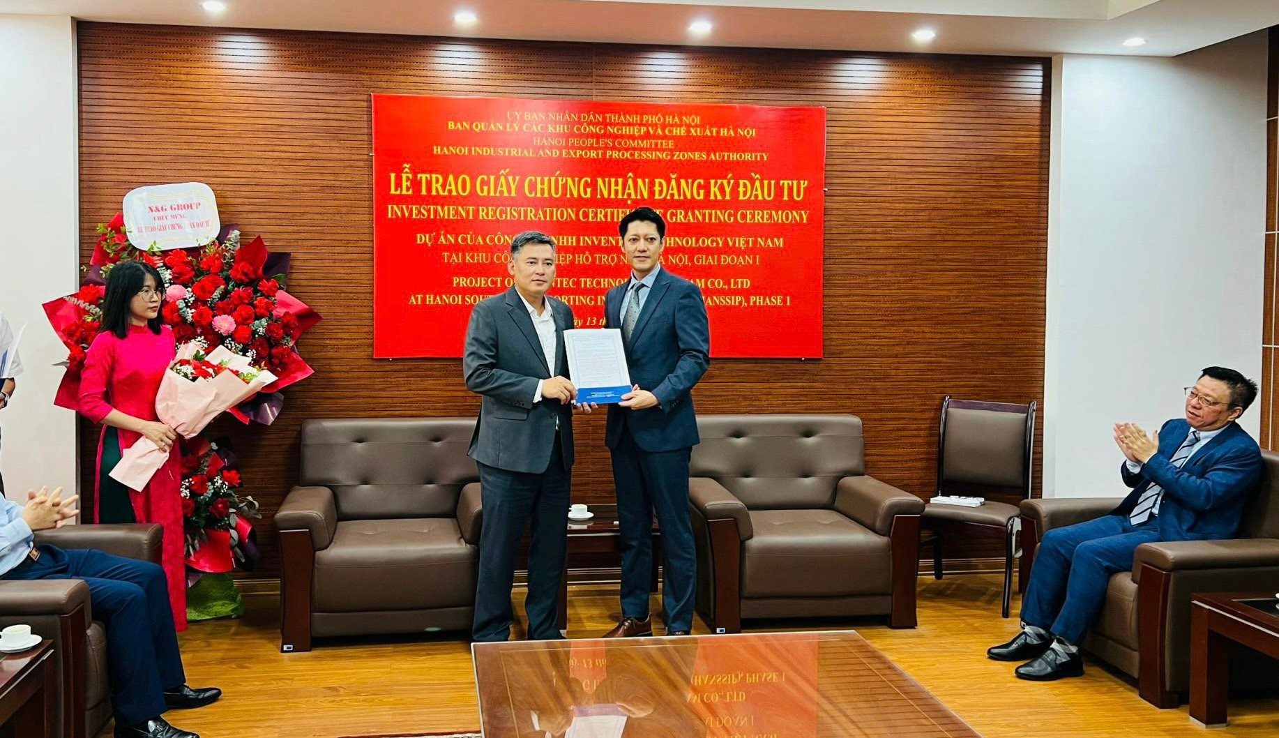 Hanoi presents investment registration certificate for VND3 trillion high-tech project