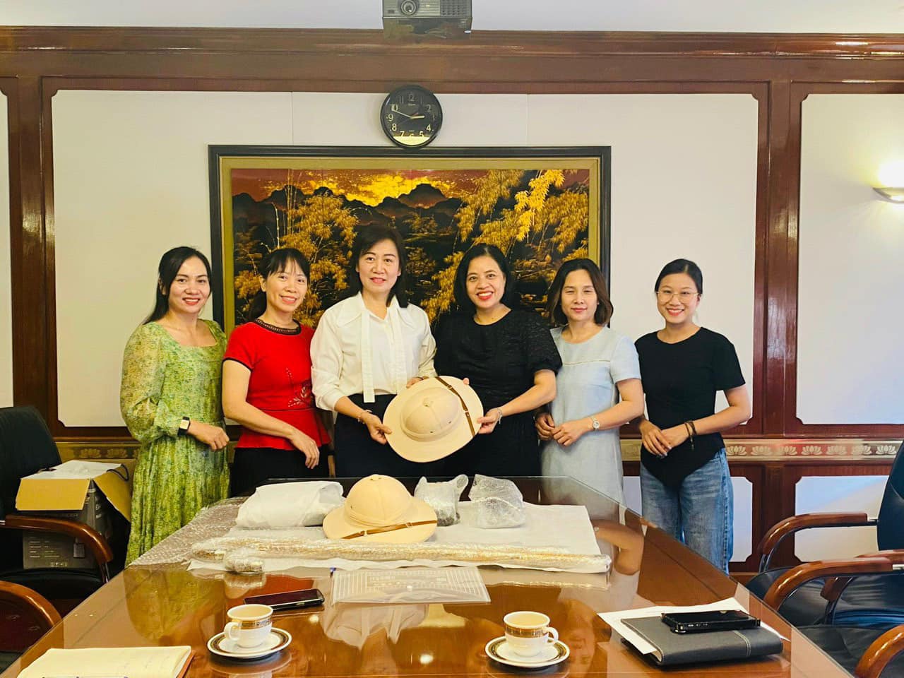 Lao Cai showcases diverse historical documents and images on Uncle Ho