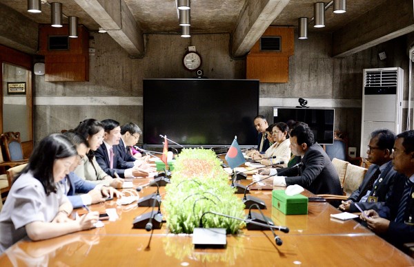 NA Secretary General holds working session with Bangladeshi counterpart