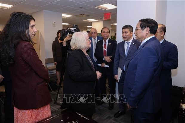 Vietnamese Government leader meets with US friends