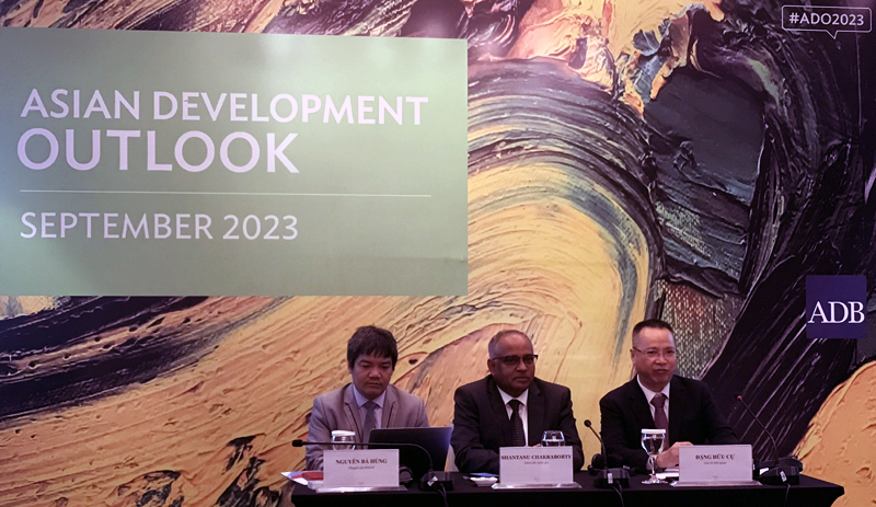 Viet Nam s economy remains resilient amid weakening global demand