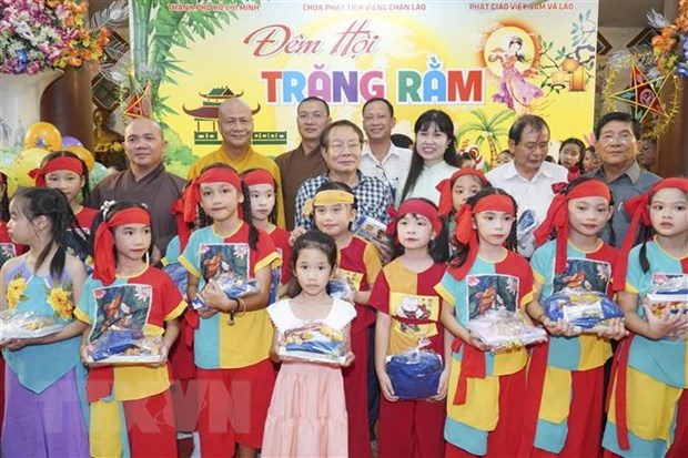 Mid-Autumn Festival held for Vietnamese children in Laos