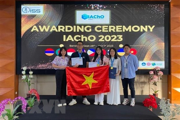 Hanoi students win gold and one silver medals at IAChO