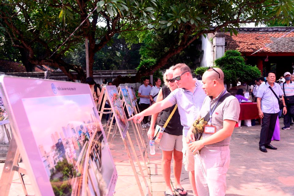 Photo exhibition about Hanoi opens
