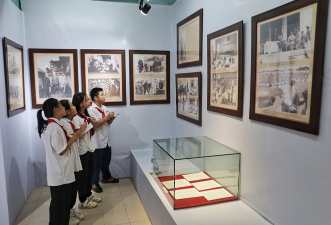 Exhibition on Uncle Ho and his sentiments towards Bac Giang province opens