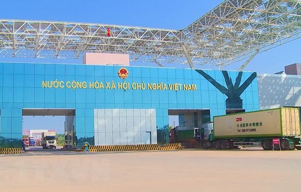 Cross border trade through Mong Cai border gate reaches nearly 2 5 billion USD in nine months