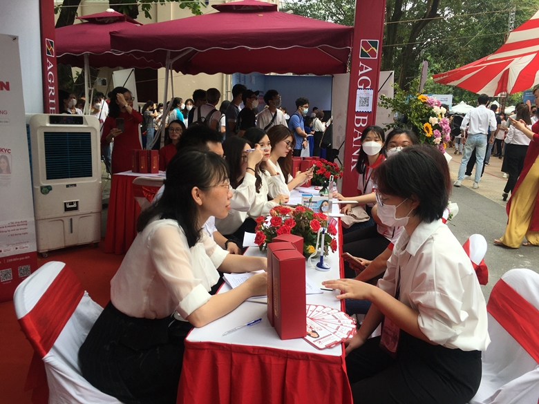 Hanoi creates 171,200 jobs over nine-month period