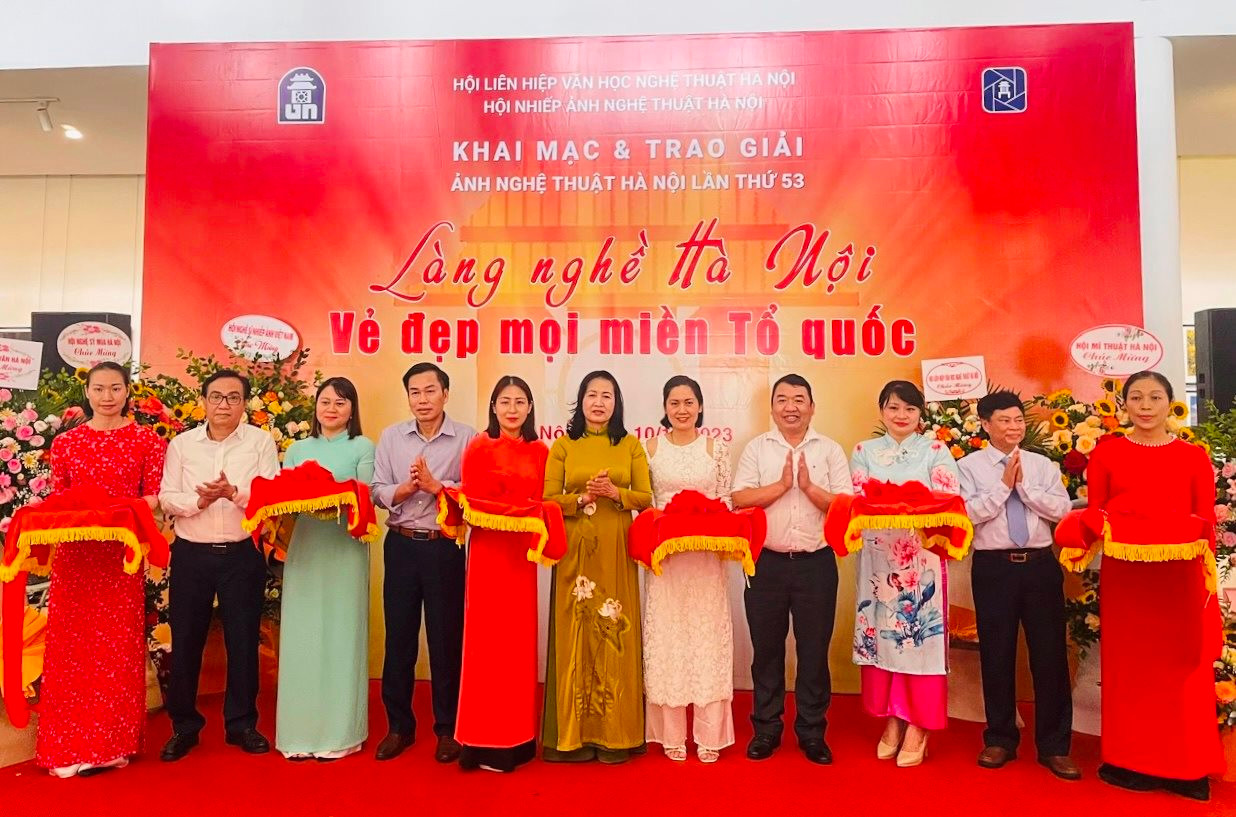 22 works honored at Hanoi art photography contest