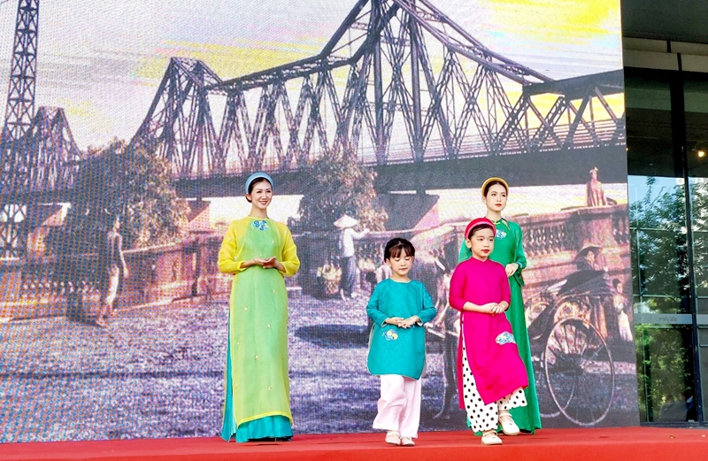 Hanoi Tourism Ao dai Festival 2023 to take place at Hoan Kiem lake pedestrian street in late October
