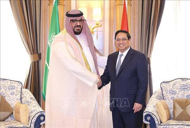 PM receives Saudi Arabia s ministers of economy-planning, human resources