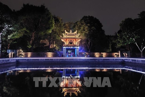 Night tour to Van Mieu – Quoc Tu Giam opens