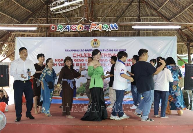 Lao, Cambodian students in HCMC experience Vietnamese culture