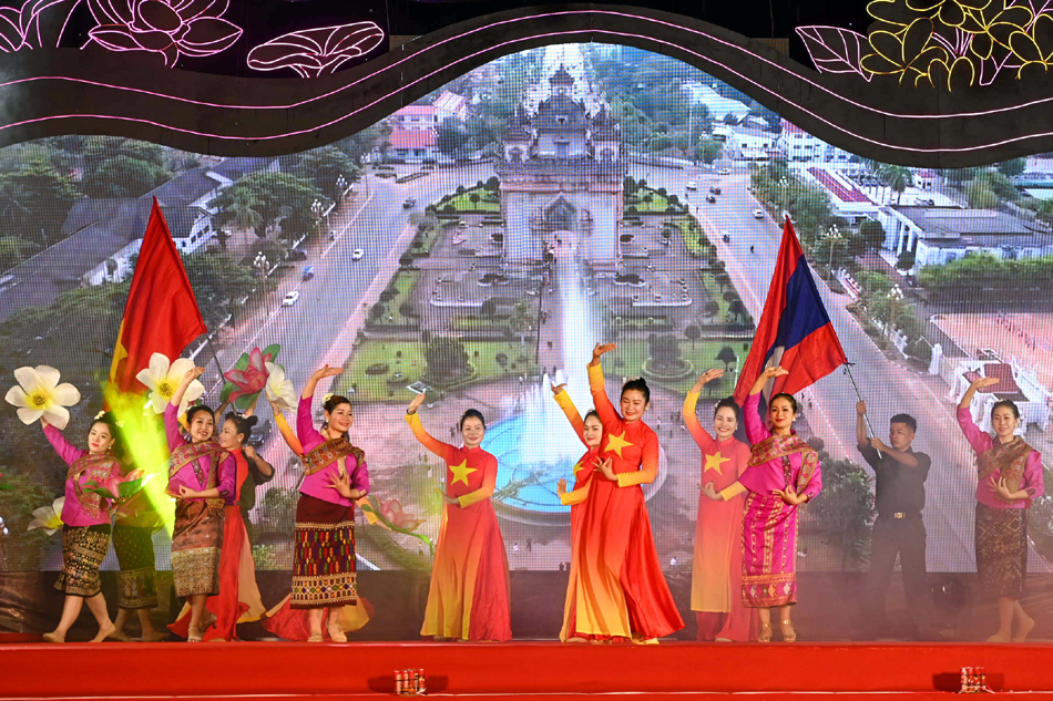 First culture and tourism week of Vietnam’s northwestern region and Ho Chi Minh City opens in Laos