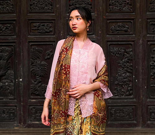 Winners of “Most creative Batik pose” contest announced