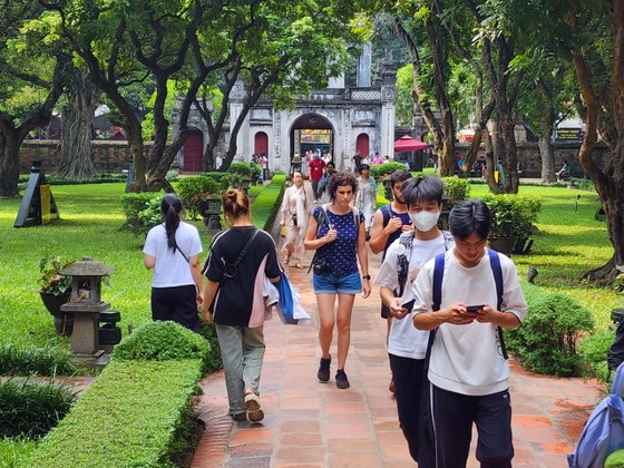 Vietnam greets nearly 10 million international visitors