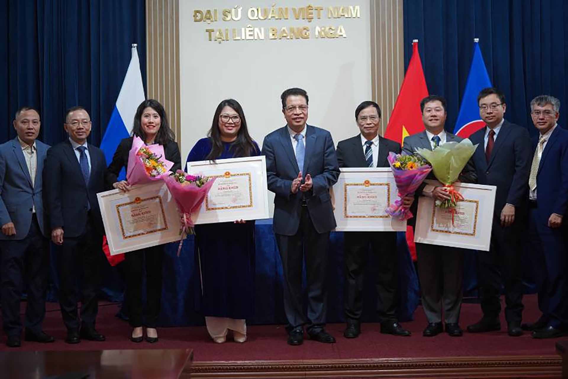 Officials of Vietnamese Embassy in Russia honoured by Ministry of Foreign Affairs