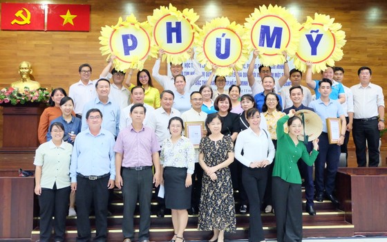 District 7 Over 14,000 candidates join contest of studying and following Uncle Ho