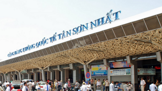 HCMC’s airport uses QR-code for flight information search