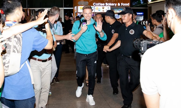 Vietnamese spectators warmly welcome Westlife band