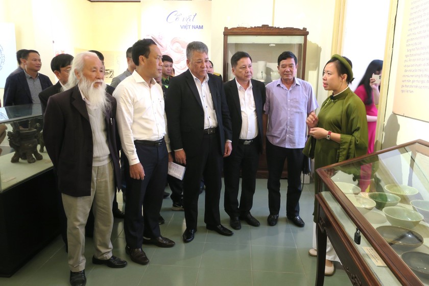 Over 200 antiques on display in northern port city of Hai Phong