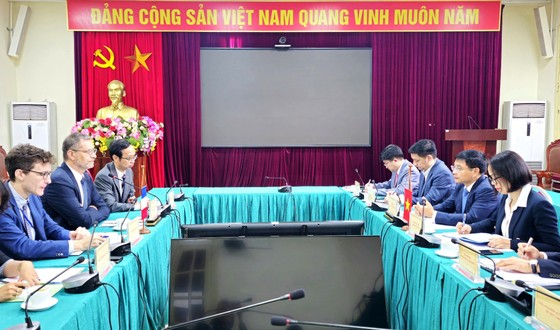 France wishes to organize luxury antique train between Hanoi and HCM City