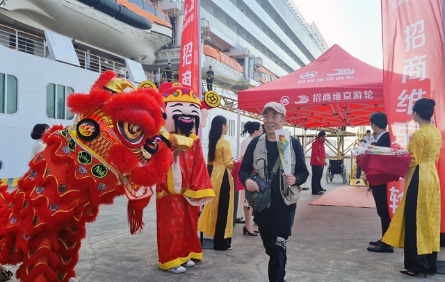 First Chinese cruise ship brings over 700 tourists to Ha Long