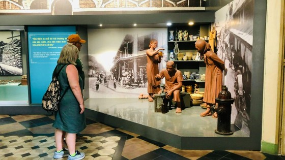 Sothern city busy with cruise passengers and tours