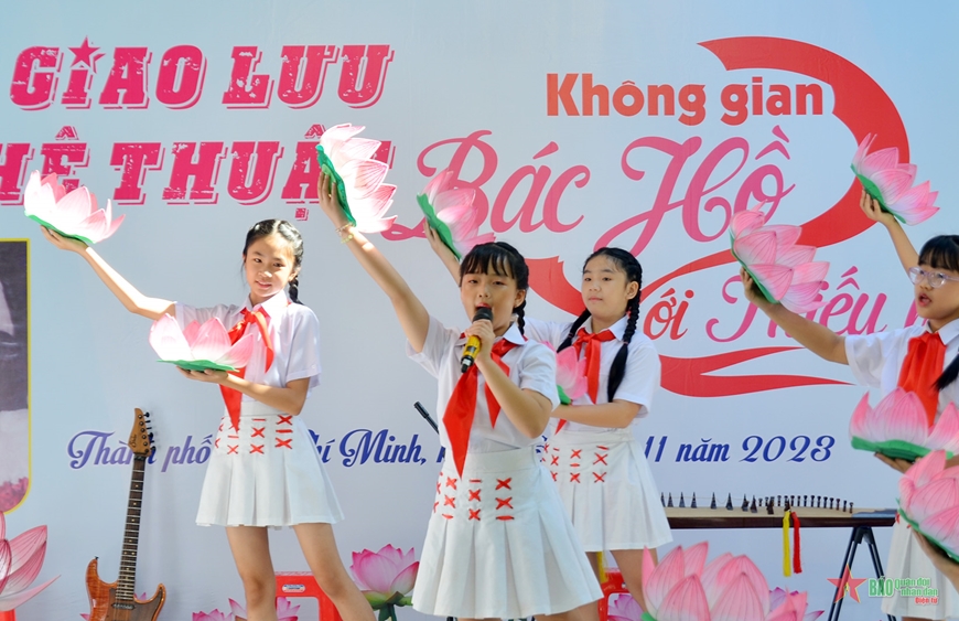 Outstanding art exchange on Uncle Ho’s space with children