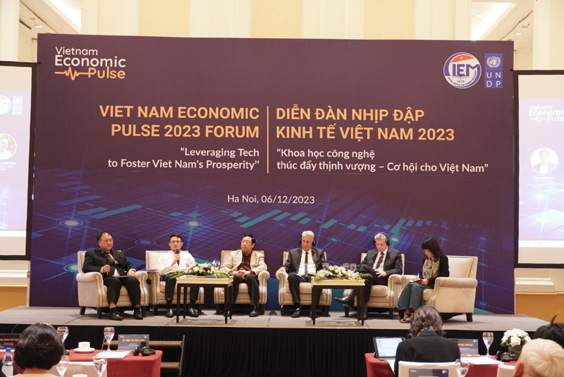 Viet Nam Economic Pulse Forum sparks dialogue on technological advancement and sustainable growth