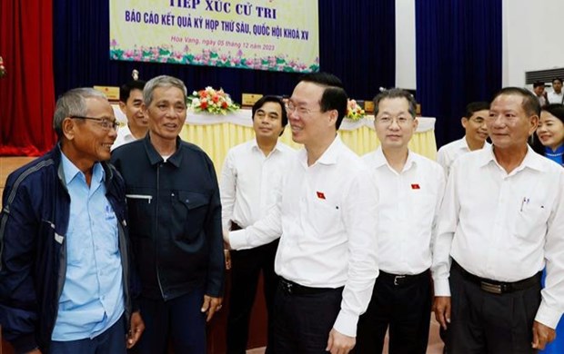 President meets voters in Da Nang city