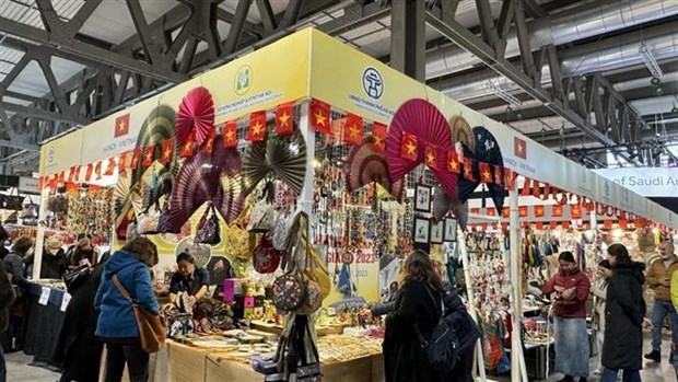 Vietnamese handicraft products displayed at exhibition in Italy