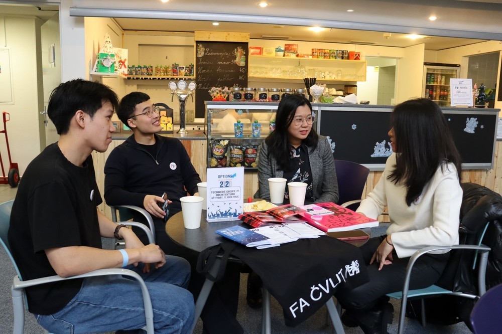 Career orientation conference for young Vietnamese in Czech​ Republic held