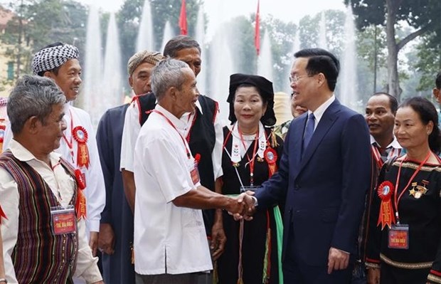 President hosts top citizens from ethnic minority groups