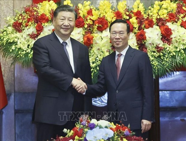 Top leaders of Vietnam and China hold talks in Hanoi