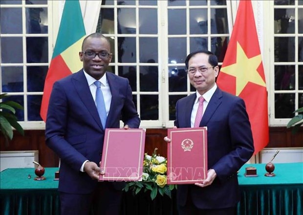 Foreign Ministers of Vietnam, Benin hold talks