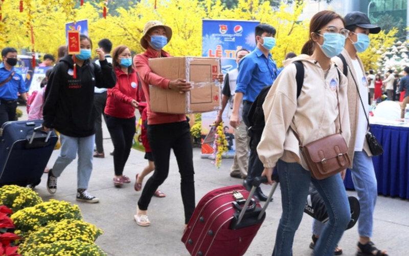 Nearly 3,000 disadvantaged workers to be offered free transport to return home for Tet celebration