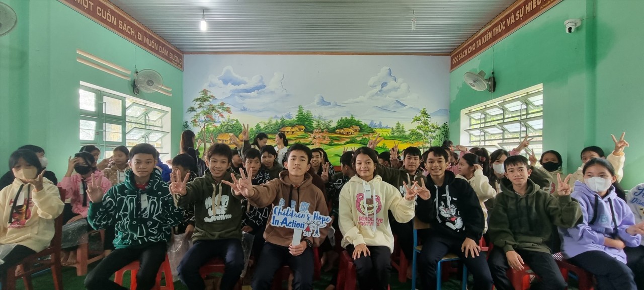 Additional 5 billion VND to support poor children in Quang Nam province