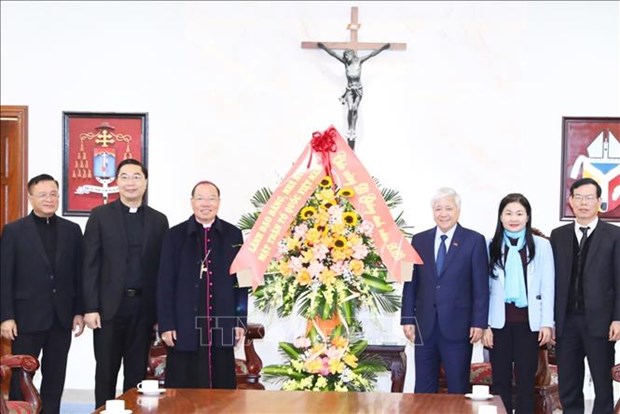 VFF leader pays pre-Christmas visits to Hanoi Archdiocese, Evangelical Church of Vietnam North