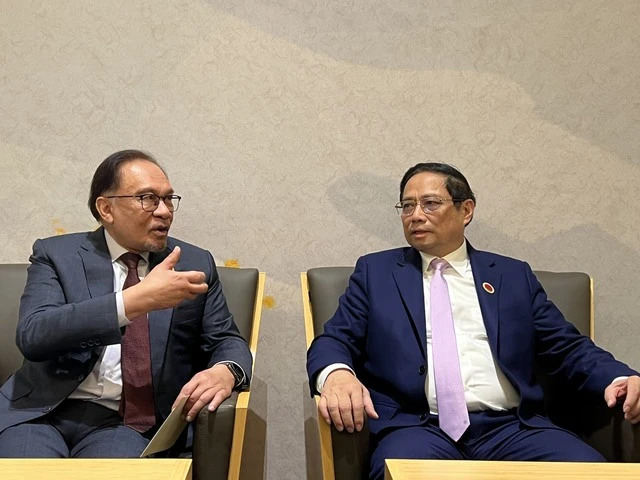 Translating President Ho Chi Minh s poems into Malaysian