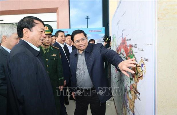 PM urges consideration of building border economic zone in Cao Bang