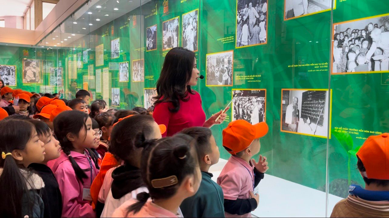 Exhibition on Uncle Ho and children opens in Hanoi