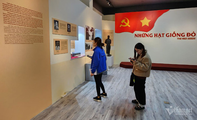 Over 100 documents and images about President Ho Chi Minh and cadres on display