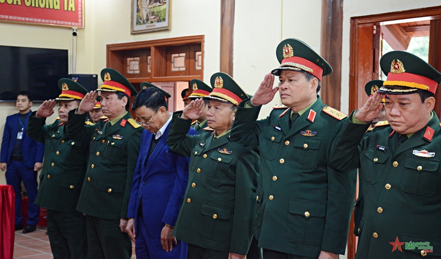 Incense offered to President Ho Chi Minh at ATK Dinh Hoa historical site in Thai Nguyen