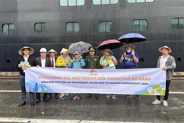 Cruise ship brings over 2,000 foreign tourists to Da Nang