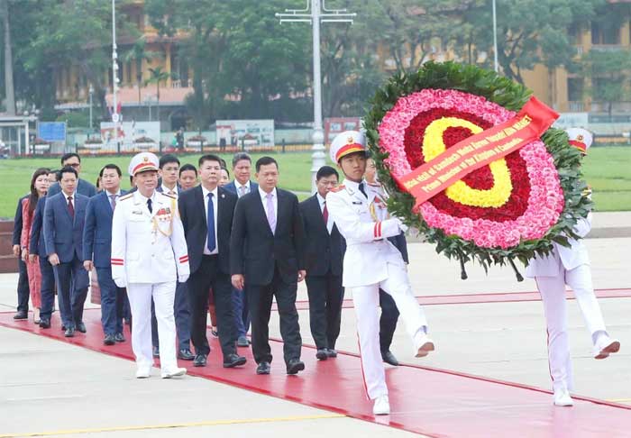 High-ranking delegation of Cambodia pay visit to President Ho Chi Minh’s mausoleum