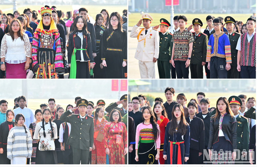 Outstanding ethnic minority students and youth report their achievements to President Ho Chi Minh