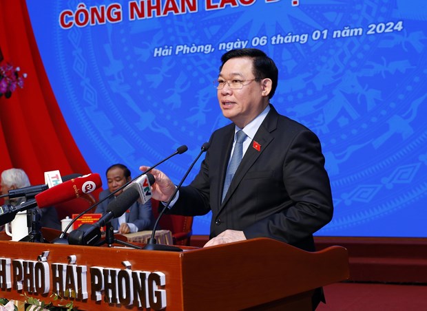 Top legislator meets workers in Hai Phong city
