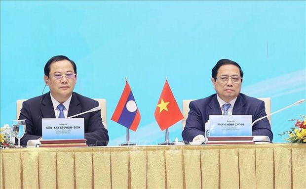 Vietnamese, Lao PMs co-chair bilateral investment cooperation conference in Hanoi