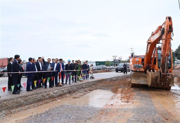 Prime Minister makes field trips to key projects in Hai Duong